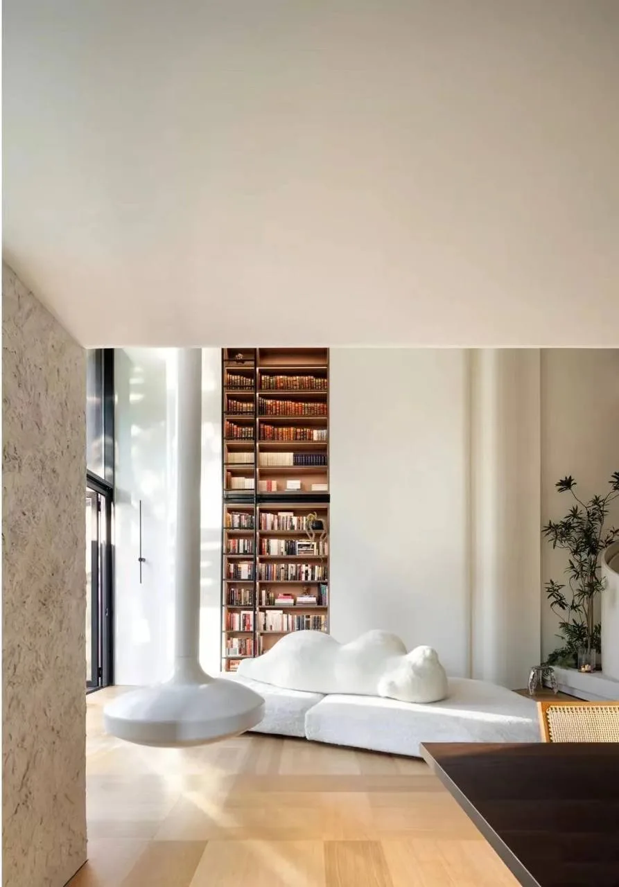 Landed home bookshelf carpentry